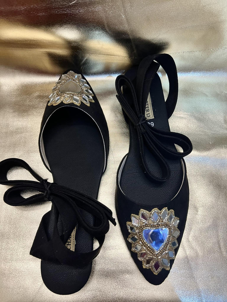 Sandal | Mirror Heart - CHAPTER 13