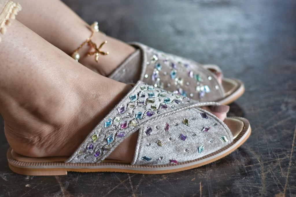 Holographic diamond shaped hand embroidered goota on back open peshawaris