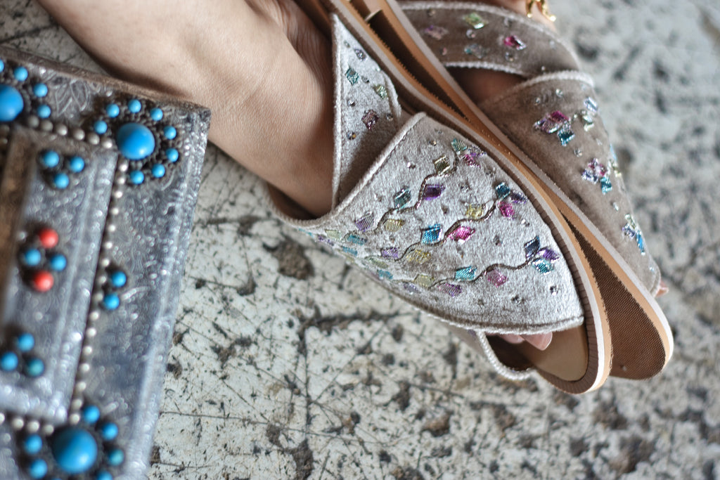 Holographic diamond shaped hand embroidered goota on back open peshawaris